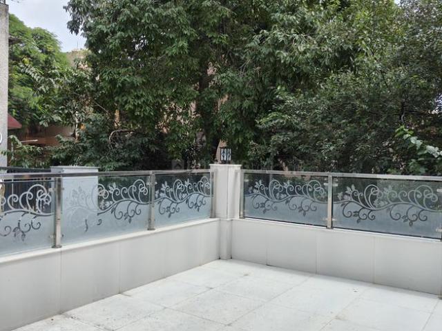 4 BHK Apartment in Sarita Vihar for rent New Delhi. The reference number is 18249165
