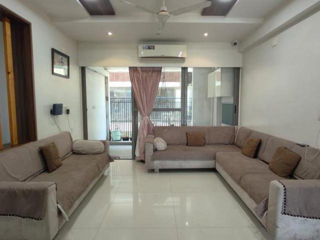 4 BHK Apartment in Science City for resale Ahmedabad. The reference number is 20212544