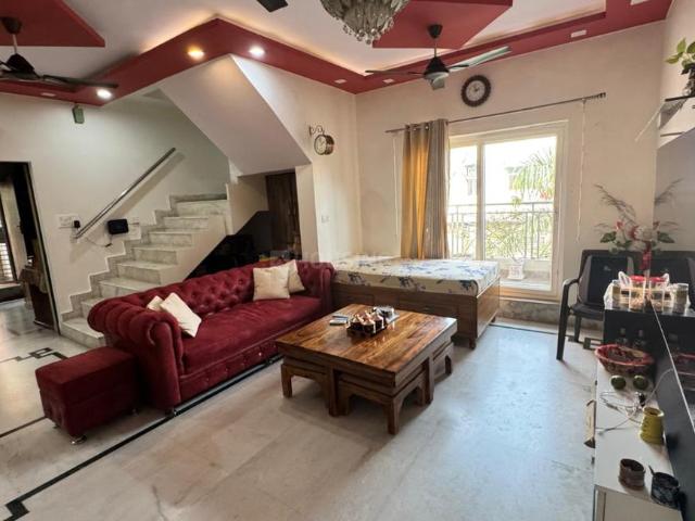 4 BHK Apartment in Sector 15 Rohini for resale North West Delhi. The reference number is 16776825