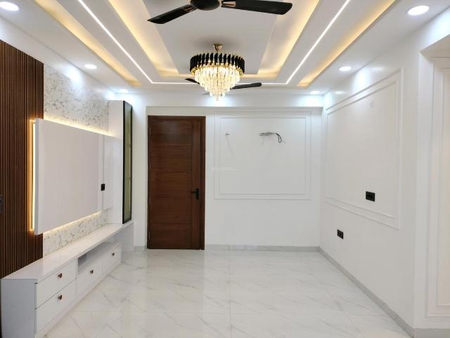 4 BHK Apartment in Sector 18 Dwarka for resale New Delhi. The reference number is 18176775