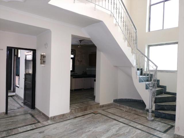 4 BHK Apartment in Sector 18 Dwarka for resale New Delhi. The reference number is 20760499