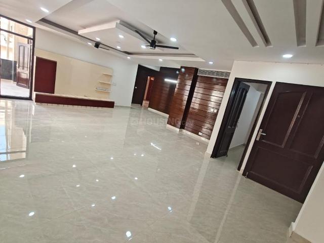 4 BHK Apartment in Sector 19 Dwarka for rent New Delhi. The reference number is 19939530