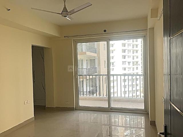 4 BHK Apartment in Sector 107 for rent Noida. The reference number is 19904240