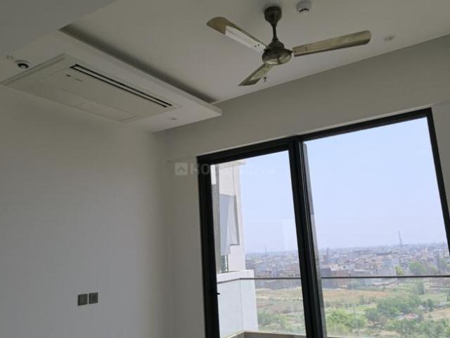 4 BHK Apartment in Sector 107 for resale Noida. The reference number is 20841900