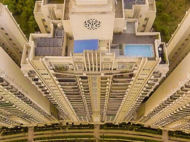 4 BHK Apartment in Sector 104 for resale Noida. The reference number is 17182640