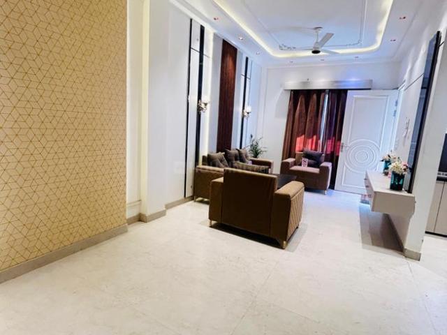 4 BHK Apartment in Sector 104 for resale Noida. The reference number is 19915767