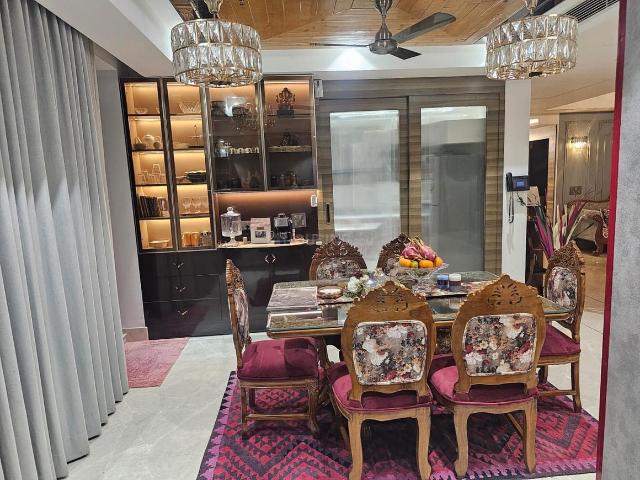 4 BHK Apartment in Sector 121 for rent Noida. The reference number is 18250104