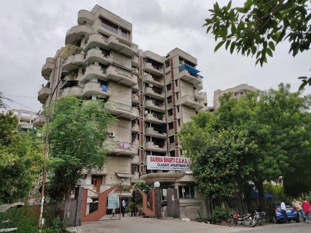 4 BHK Apartment in Sector 12 Dwarka for resale New Delhi. The reference number is 20353562