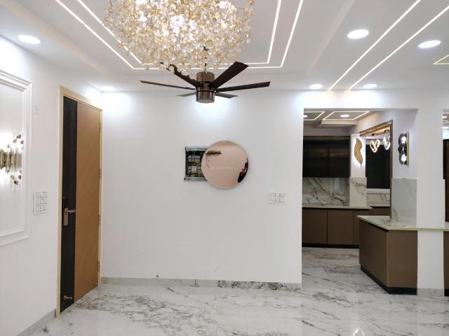 4 BHK Apartment in Sector 12 Dwarka for resale New Delhi. The reference number is 19522742