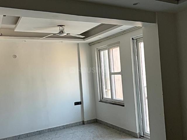 4 BHK Apartment in Sector 137 for rent Noida. The reference number is 19757885