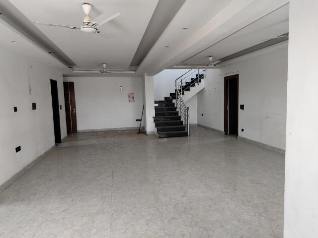 4 BHK Apartment in Sector 137 for rent Noida. The reference number is 20193504