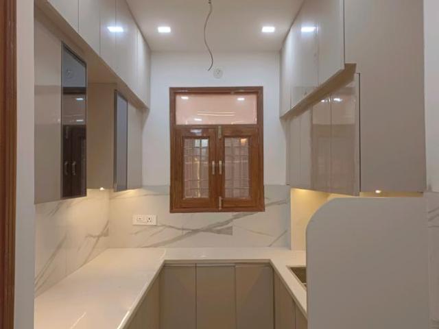 4 BHK Apartment in Sector 24 Rohini for resale New Delhi. The reference number is 17479926