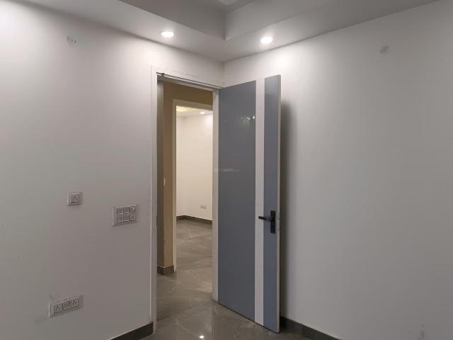 4 BHK Apartment in Sector 24 Rohini for resale New Delhi. The reference number is 18700115