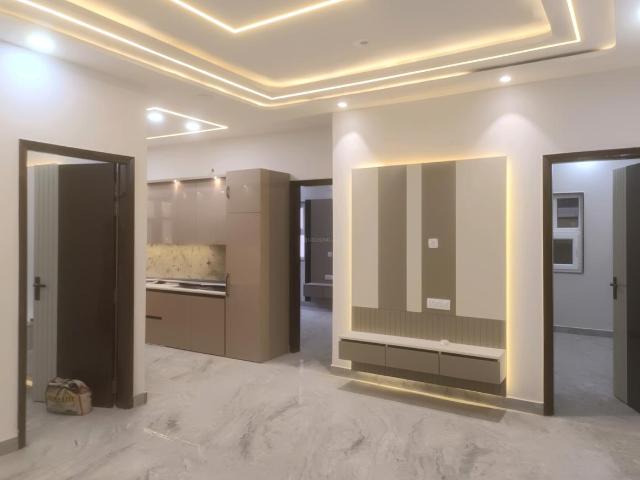 4 BHK Apartment in Sector 24 Rohini for resale New Delhi. The reference number is 18939629