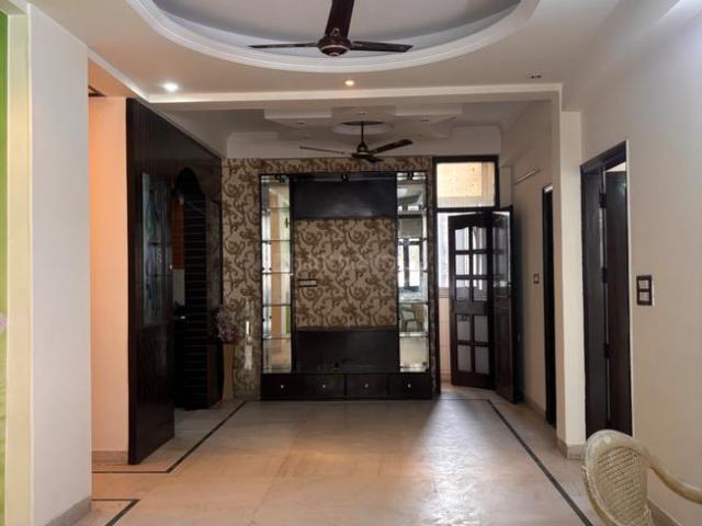 4 BHK Apartment in Sector 22 Dwarka for rent New Delhi. The reference number is 20584768