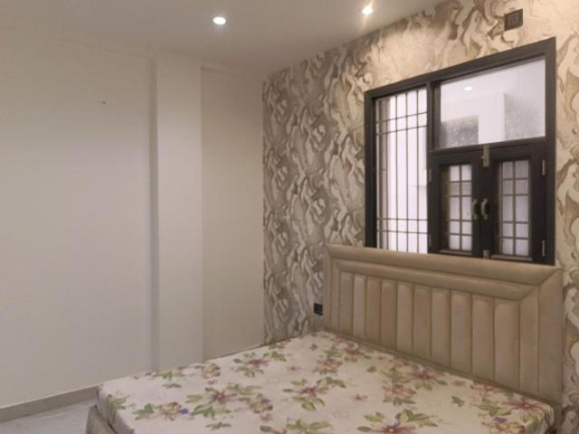 4 BHK Apartment in Sector 38 Rohini for resale New Delhi. The reference number is 19944996