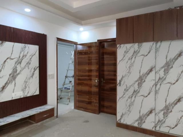 4 BHK Apartment in Sector 38 Rohini for resale New Delhi. The reference number is 19945361