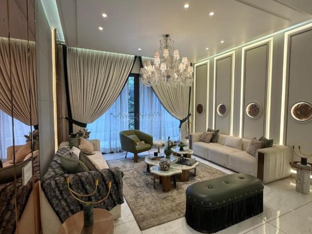 4 BHK Apartment in Sector 32 Rohini for resale New Delhi. The reference number is 19750254