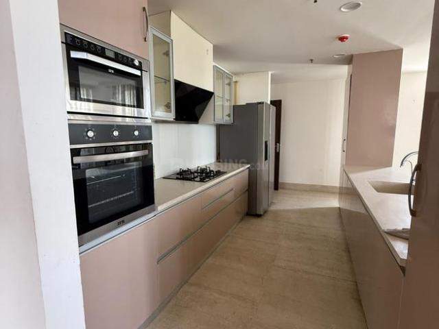 4 BHK Apartment in Sector 44 for resale Noida. The reference number is 17355906