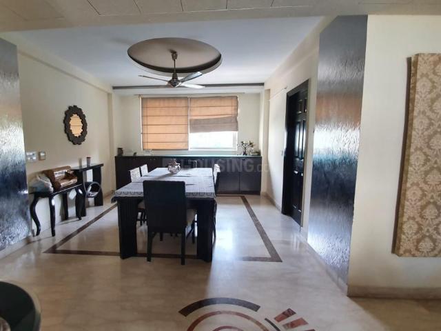 4 BHK Apartment in Sector 44 for resale Noida. The reference number is 18400431
