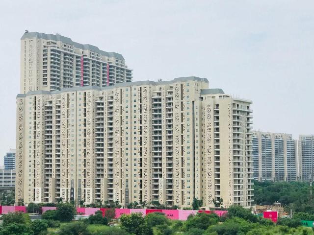 4 BHK Apartment in Sector 42 for resale Gurgaon. The reference number is 19950501