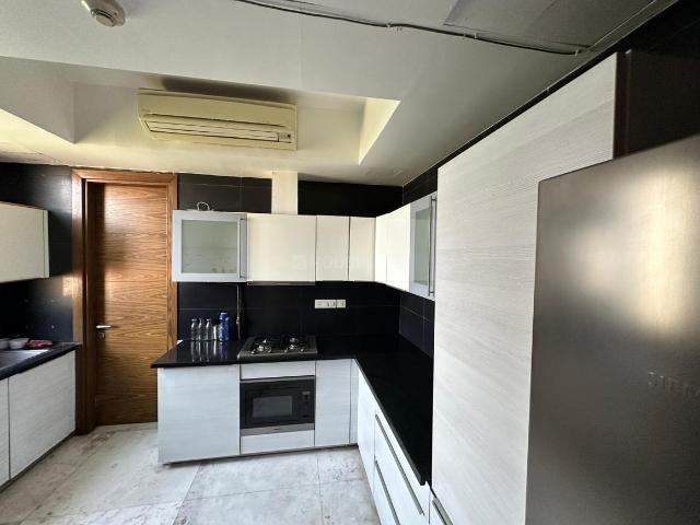4 BHK Apartment in Sector 43 for rent Gurgaon. The reference number is 19708127