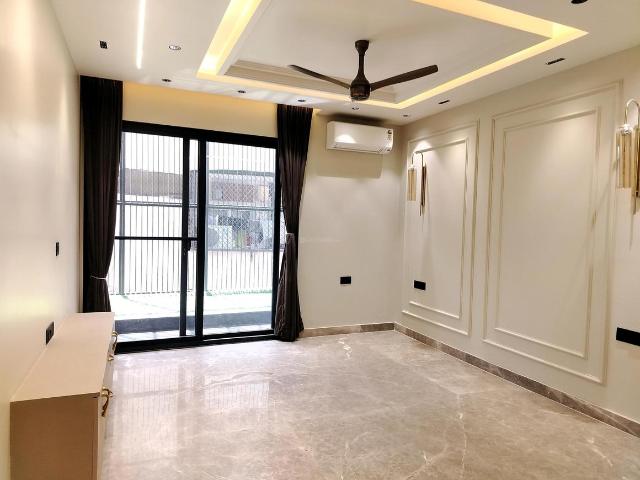4 BHK Apartment in Sector 52 for rent Gurgaon. The reference number is 17920340