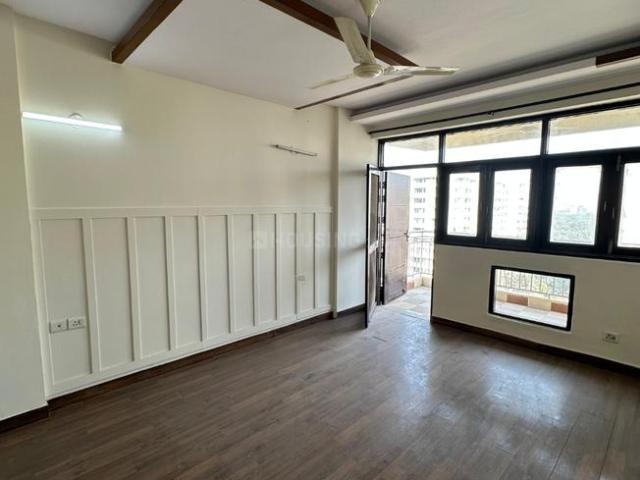 4 BHK Apartment in Sector 52 for rent Gurgaon. The reference number is 19330406