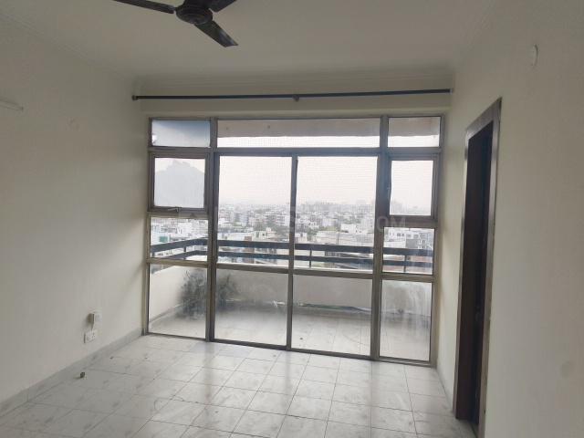 4 BHK Apartment in Sector 52 for rent Gurgaon. The reference number is 20303446