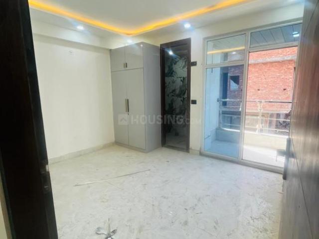 4 BHK Apartment in Sector 52 for resale Noida. The reference number is 19745735