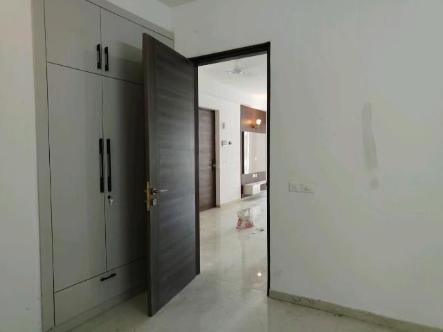 4 BHK Apartment in Sector 53 for rent Gurgaon. The reference number is 20275723