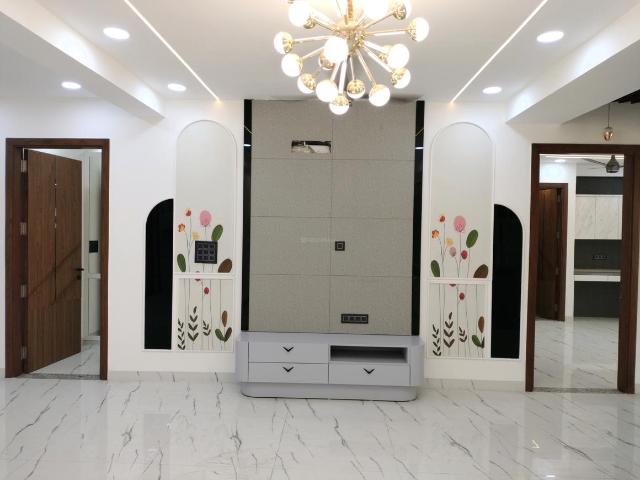 4 BHK Apartment in Sector 5 Dwarka for resale New Delhi. The reference number is 19411111