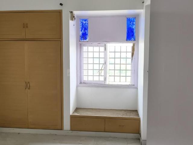 4 BHK Apartment in Sector 5 Dwarka for resale New Delhi. The reference number is 20597324