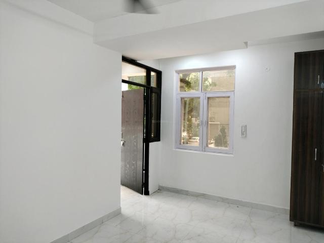 4 BHK Apartment in Sector 5 Dwarka for resale New Delhi. The reference number is 20681356