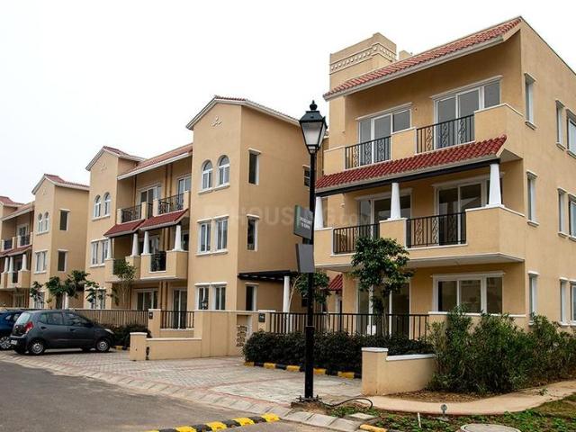 4 BHK Apartment in Sector 65 for resale Gurgaon. The reference number is 17263193
