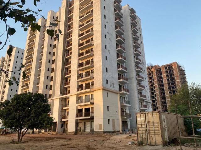 4 BHK Apartment in Sector 69 for resale Gurgaon. The reference number is 20045546