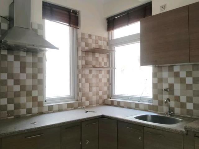4 BHK Apartment in Sector 76 for rent Gurgaon. The reference number is 20037949