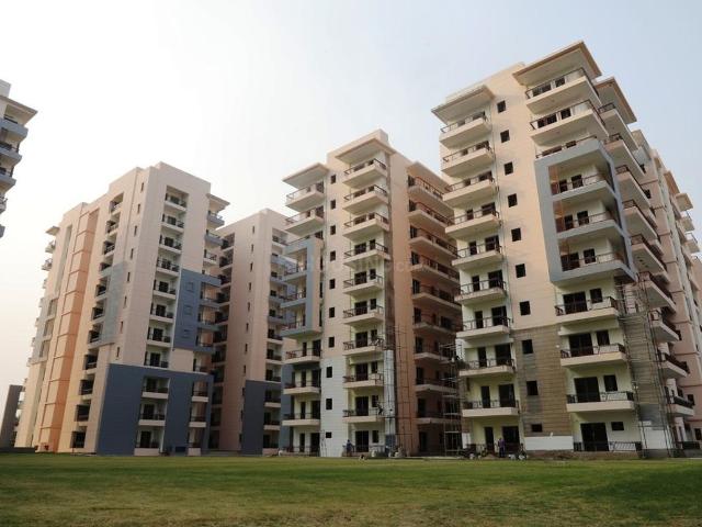 4 BHK Apartment in Sector 76 for rent Gurgaon. The reference number is 20037965