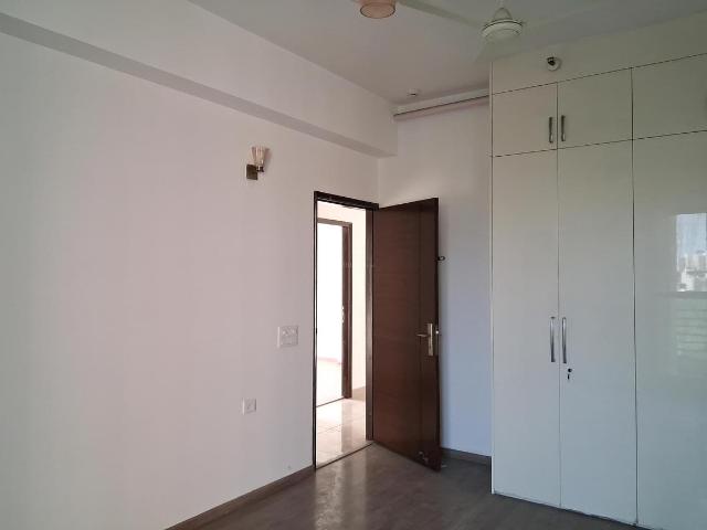 4 BHK Apartment in Sector 70 for resale Noida. The reference number is 19889229