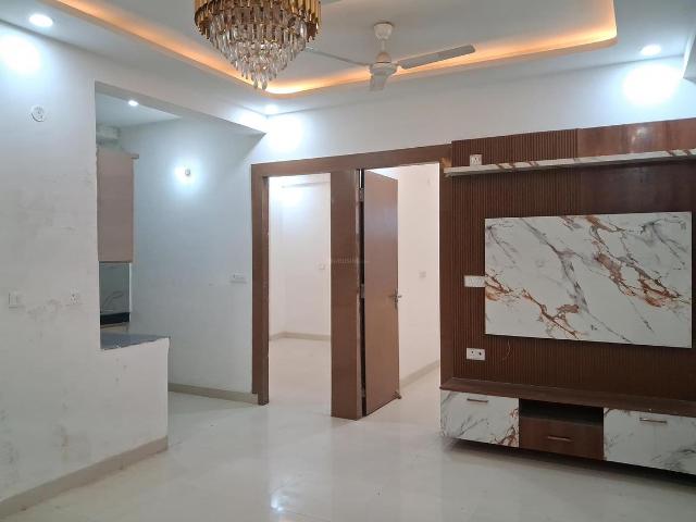 4 BHK Apartment in Sector 72 for resale Noida. The reference number is 20169583
