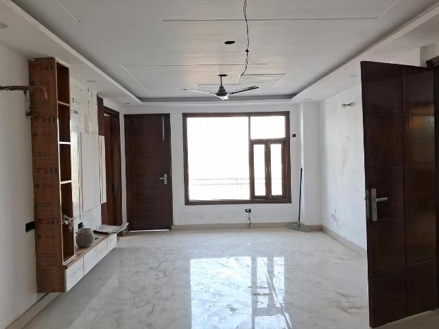 4 BHK Apartment in Sector 73 for resale Noida. The reference number is 19662252