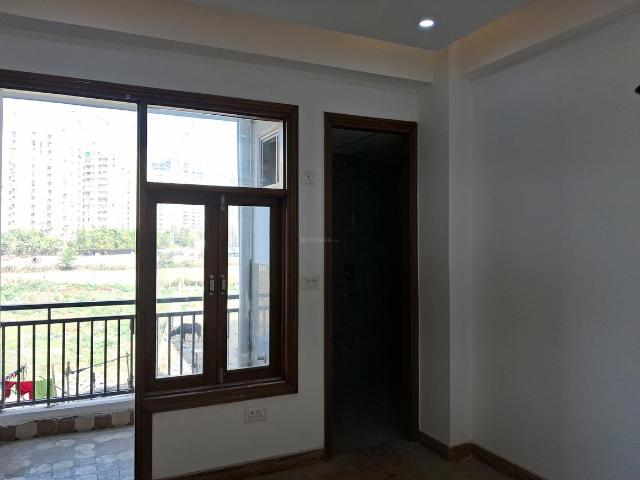 4 BHK Apartment in Sector 73 for resale Noida. The reference number is 19768304