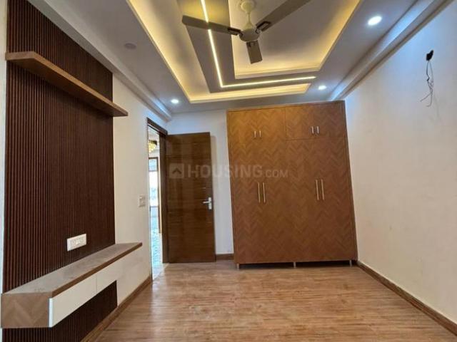 4 BHK Apartment in Sector 73 for resale Noida. The reference number is 19840317