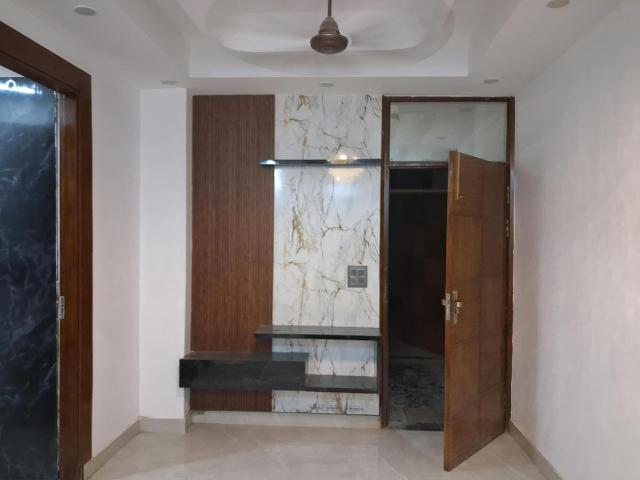 4 BHK Apartment in Sector 73 for resale Noida. The reference number is 20686947
