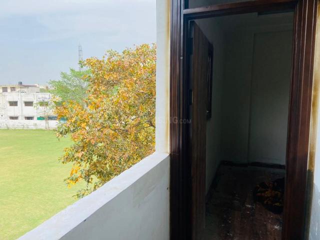 4 BHK Apartment in Sector 73 for resale Noida. The reference number is 20755914