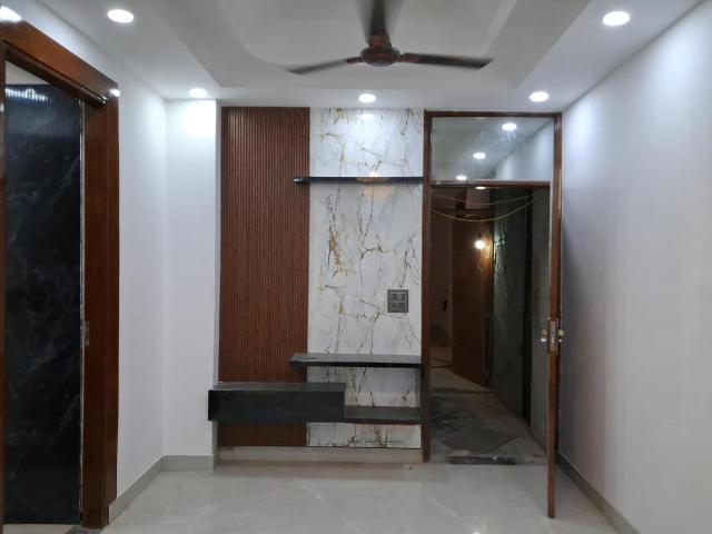 4 BHK Apartment in Sector 73 for resale Noida. The reference number is 20231102