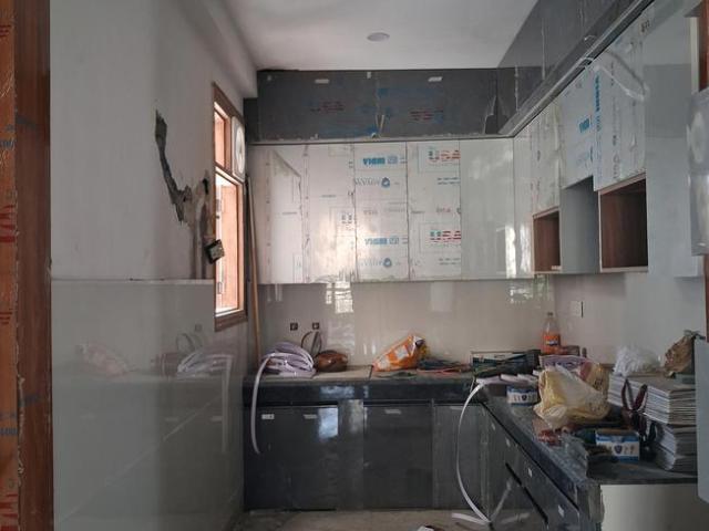 4 BHK Apartment in Sector 73 for resale Noida. The reference number is 20261386