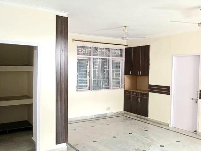 4 BHK Apartment in Sector 82 for resale Noida. The reference number is 20117458