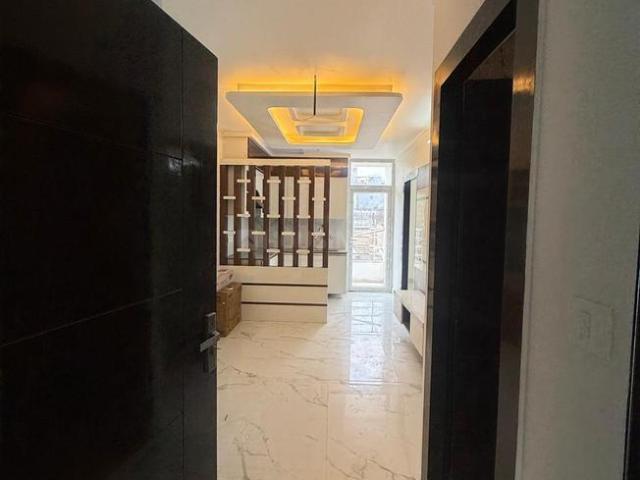 4 BHK Apartment in Sector 93 for resale Noida. The reference number is 19947607