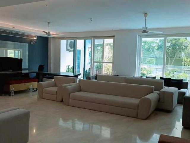 4 BHK Apartment in Sector 93B for rent Noida. The reference number is 18994008